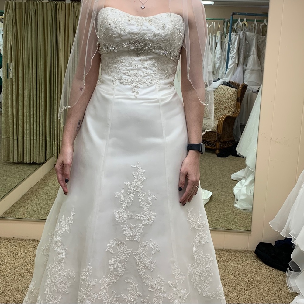 Never used or altered wedding dress !